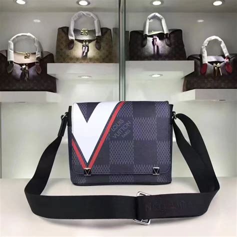 sacoche louis vuitton avec le v|sac Louis Vuitton site officiel.